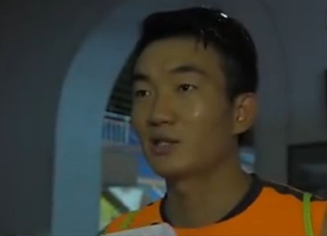 被陌生人拉到公车后面爽