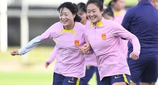 女人扒开腿让男人爽桶