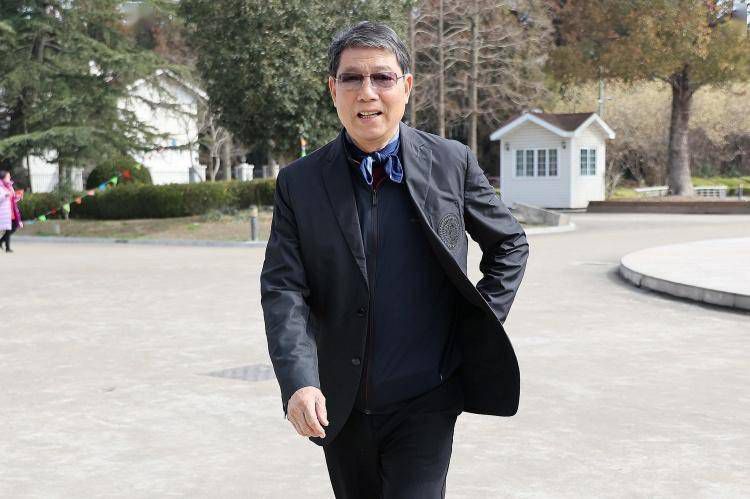 总裁甘愿被调教成禁脔h虐男视频